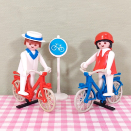 Vintage Playmobil 3573 fietsers met verkeersbord - figuren op fiets