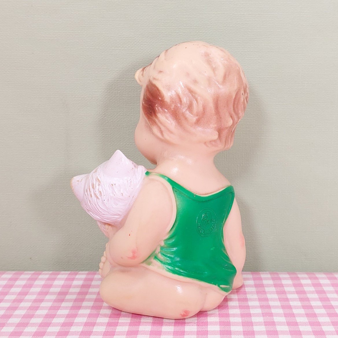 Vintage piepfiguur/squeaky toy Ledra Italy - Meisje met kat - jaren 60
