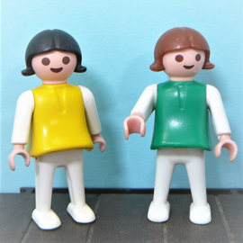 Vintage playmobil kinder figuren - meisje groen / geel