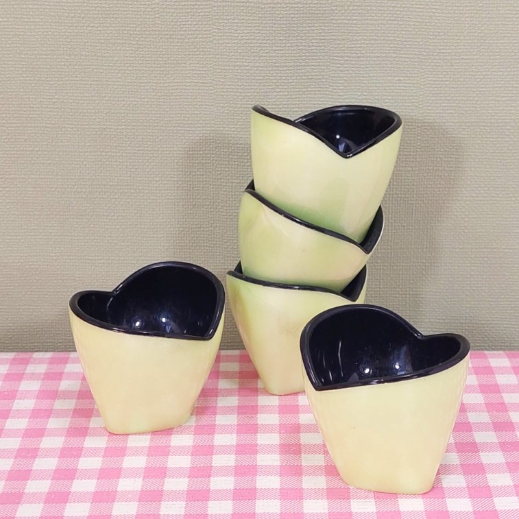 Retro vintage eierdopjes groen zwart kunststof- Jaren 50/60