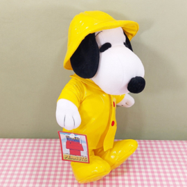 Snoopy Peanuts knuffel United Labels 2001 - gele regenjas 35 cm