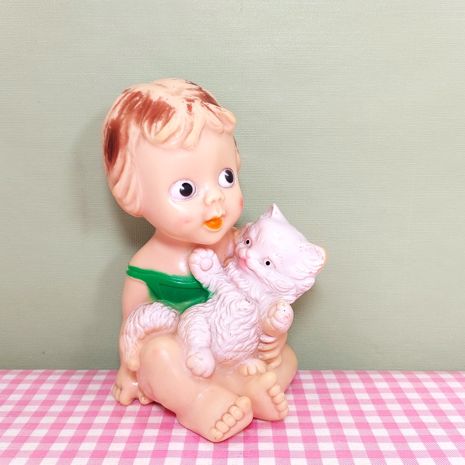 Vintage piepfiguur/squeaky toy Ledra Italy - Meisje met kat - jaren 60