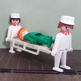 Vintage Playmobil 3361 verplegers met patient op brancard - ziekenhuis - 1976