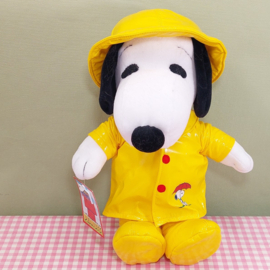 Snoopy Peanuts knuffel United Labels 2001 - gele regenjas 35 cm