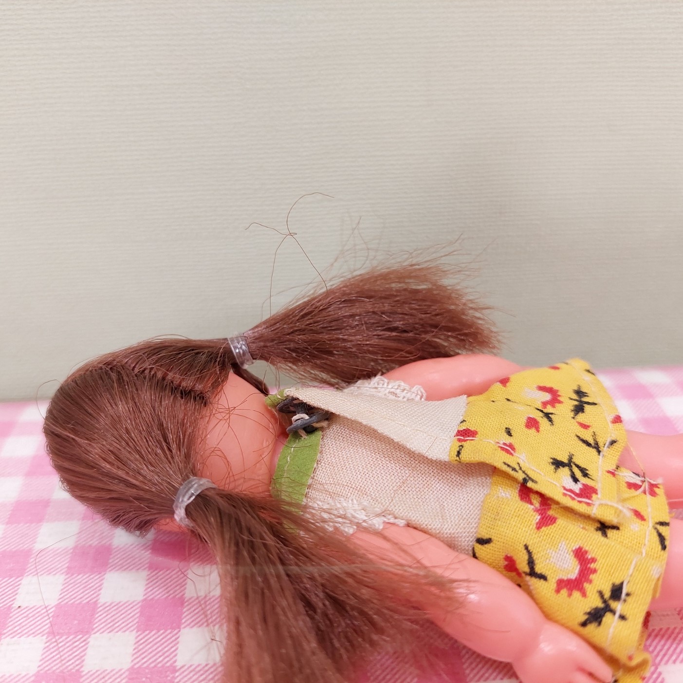 Vintage popje poppenhuispopje poppenhuis retro oud - 13 cm