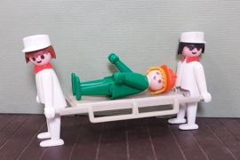 Vintage Playmobil 3361 verplegers met patient op brancard - ziekenhuis - 1976