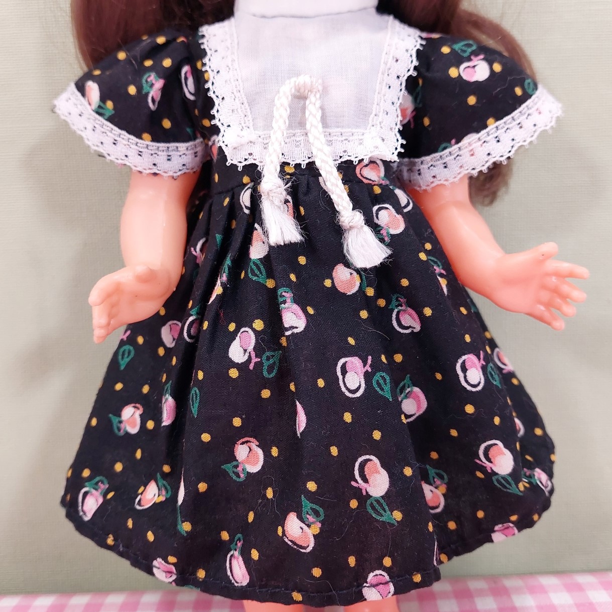 Vintage Ari pop 28 cm - retro poppenjurkje - poppen jaren 60/70