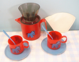 Vintage plastic Roehler kinderserviesje met koffiefilter