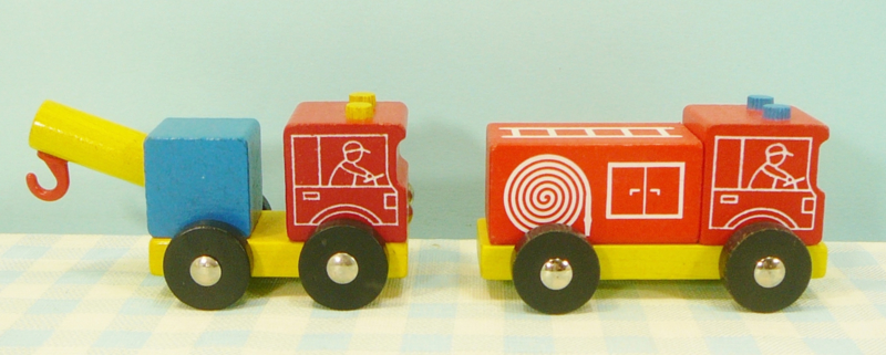 Houten speelgoed brandweerauto en Nostalgisch nieuw en preloved speelgoed | Mies & Mas Vintage Toys & Kitchenware