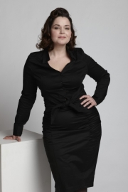 Emmy, Curvy Wiggle Skirt in Black.