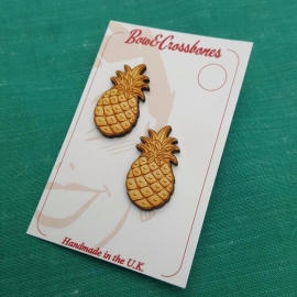 Bow and Crossbones, Wooden Tiki Pineapple Stud.