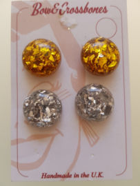 Bow and Crossbones, Sparkle Earstuds in Gold.
