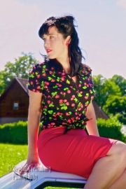 Pinup Couture, Classic Pencil Skirt  in Red.