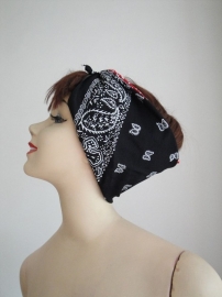 Bandana in Black Paisley.