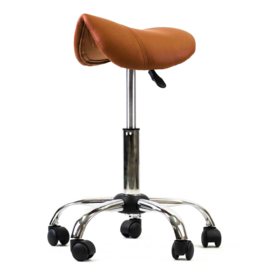 Zadelkruk op wielen kleur cognac met gasveer 46 -62 cm - tabouret verstelbaar - kappersstoel - knipkruk - kapperskruk - kappersfiets - Ergonomisch - Ponyseats