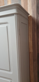 Brocante kast: Grote brocante meidenkast in grijs