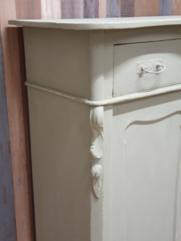 Brocante kast: Brocante meidenkast in lichtgrijs