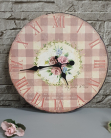 Wandklok met blokjes- en bloemenprint