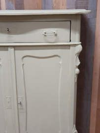 Brocante kast: Brocante meidenkast in lichtgrijs