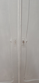 Brocante meidenkast: brocante Hollandse meidenkast of kledingkast in grijs