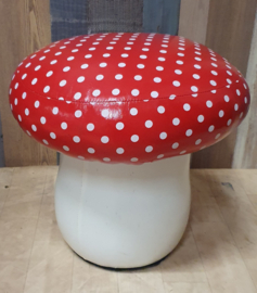 Paddenstoel als kinderstoel of als decoratie