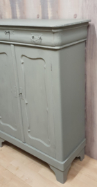 Brocante kast: lage brocante meidenkast
