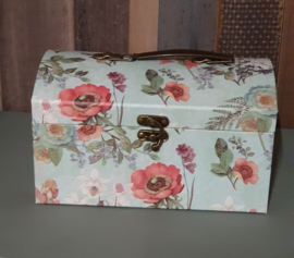Romantische opbergkoffer of doos met bloemenprint