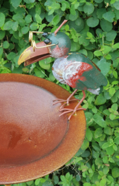 Tuinprikker of tuinsteker met vogelvoerbak of vogeldrinkbak