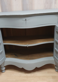 Brocante kast: brocante meidenkast in grijs met doorgeschuurde randen