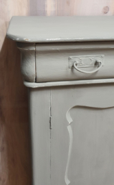 Brocante kast: lage brocante meidenkast