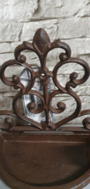 Wand voederschaal of vogelvoerbak van gietijzer