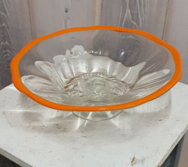 Fruitschaal van glas op voet