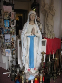 Maria van Lourdes kerkbeeld gips. 160 cm 19e eeuw