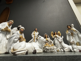 Kerstgroep 11 delig, max hoogte 14.5 CM, resin