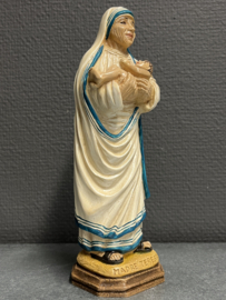 Heiligenbeeld Moeder Teresa, hand beschilderd,  resin, 21cm. (2)