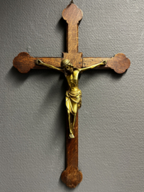 Eikenhout kruis met koperen corpus, klaver model, 45 x 28 cm