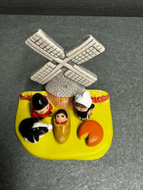 Kerstgroep Kerststal Nederland, aardewerk 9 x 6,5 cm