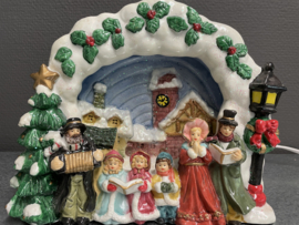 Kerst tafreel, poselein, lamp, Carolsingers 22 x 12 cm (9)