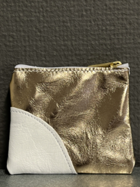 Rozenkrans etui kruis, goud,  9.5x8 cm leder