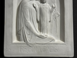 Regina Pacis – Gipsreliëf Maria met Kind Jezus