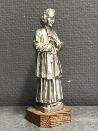 Heiligenbeeld Pastoor van Ars, Johanes Maria Vianney,  tin, 14cm. (3)