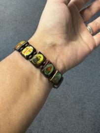 Armband met diverse heiligen afbeeldingen in doosje,