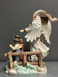 Engelenbeeld beschermengel met kindjes op de brug 25 cm, porselein).