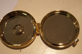Pyxis, hostiedoosje, Laatste avondmaal 5 cm, brons beslag, binnenin koper verguld