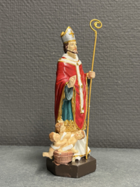 Heiligenbeeld Nicolaas (sinterklaas) met kinderen in pekelvat, 15 cm resin,  (10)