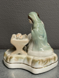 Kerstgroep, antiek, porselein, 12 x 12 cm (9)