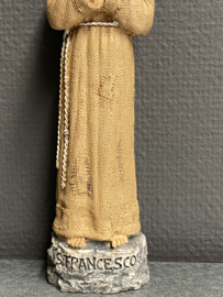 Heiligenbeeld  Franciscus van Assisi, in pij, resin, 21.5cm. (10)