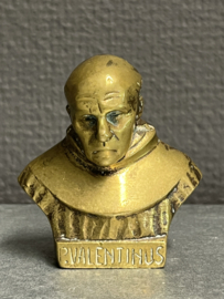Heiligenbeeld Valentinus Paquay, (buste)  6,5 cm hoog, koper (2)