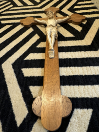 Antieke houten kruis met Corpus