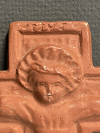 Terracotta kruis, kindje Jezus, 20 x 14 cm (8)